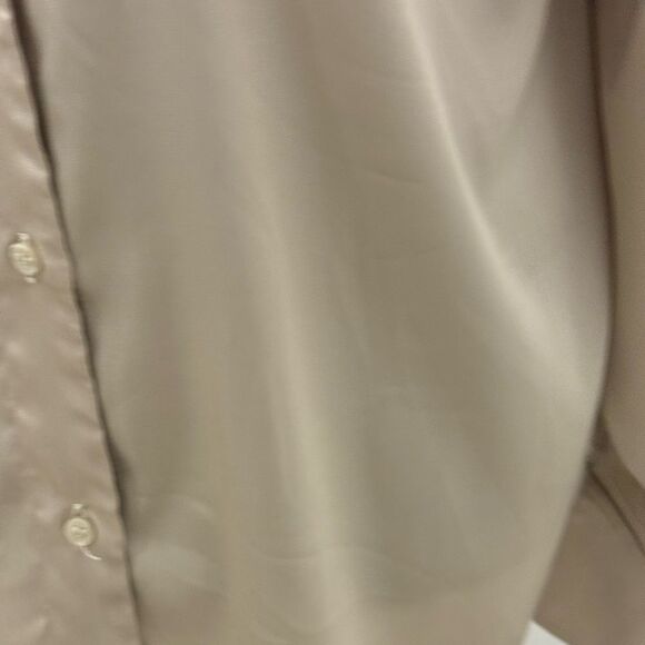 Elegant Tan Button-Up Shirt H&M - Picture 5 of 5